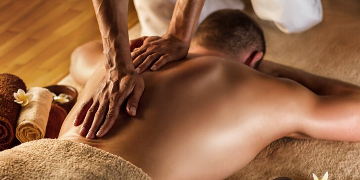 Tantrická masáž spája jemné uvoľňujúce dotyky s iskrivou energiou